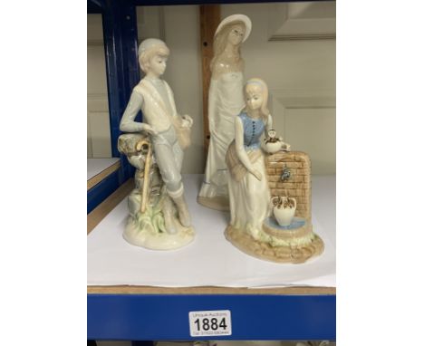 Three Spanish figures (similar to Nao)