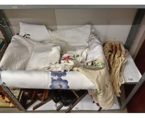 A quantity of vintage linens including tablecloth &amp; a macrame plant holder (pot not included)