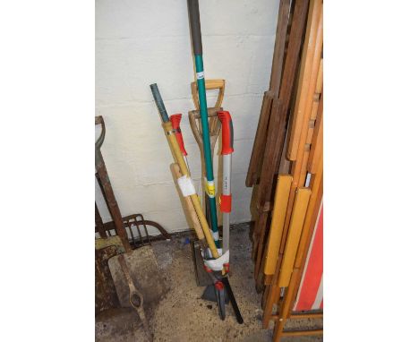Mixed lot of garden hand tools, fork, spade etc