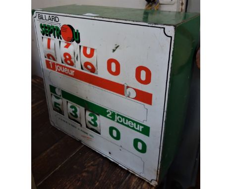 A VINTAGE FRENCH "BILLARDS" RESULTS METAL DISPLAY BOX