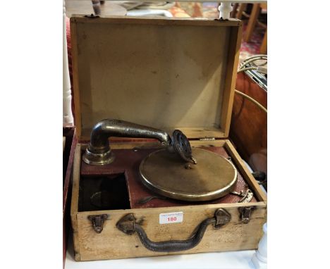 A VINTAGE FRENCH PICNIC GRAMOPHONE, the soundbox rotatable for Pathe type discs 