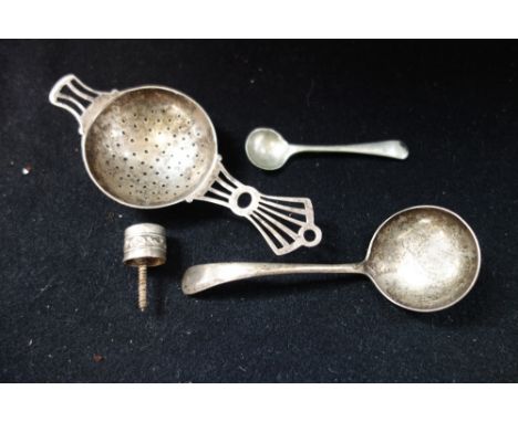 A SILVER TEA STRAINER, a small silver ladle, and other items c. 1.8oz weighable