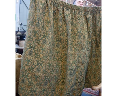 A PAIR OF GREEN AND GOLD VELVET LINED CURTAINS, 150cm drop x 200cm (gathered at top) wide, 370cm wide at bottom (each) 