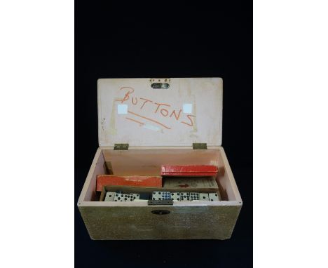 A BOX CONTAINING PLAYING CARDS, GAMES, DOMINOES, CHESS MEN AND OTHER ITEMS 