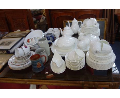 A WEDGWOOD 'CANDLELIGHT' BONE CHINA DINNER, TEA AND COFFEE SERVICE, a part Royal Worcester Evesham dinner service and five po