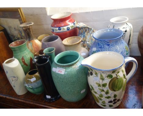 A LARGE COLLECTION OF VINTAGE CERAMIC VASES