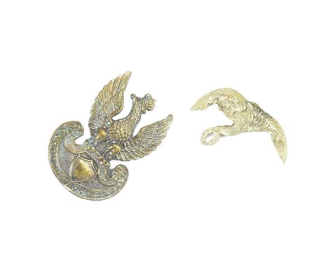 A WWII Second World War Free Polish Army cap badge depicting a crowned winged eagle atop an Amazon shield and x2 prongs to ve