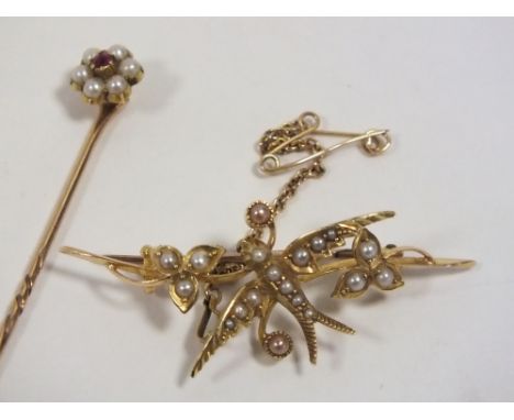 A 15 CT GOLD AND SEED PEARL BIRD BROOCH TOGETHER WITH A SIMILAR STICK PIN (2)  