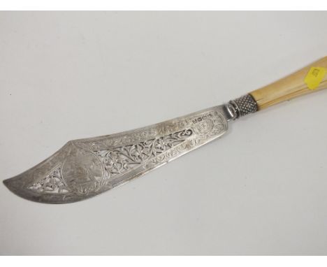 A VICTORIAN HALLMARKED SILVER BONE HANDLED FISH KNIFE
