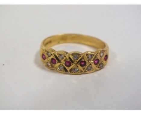 A 918 GOLD AND RUBY DRESS RING