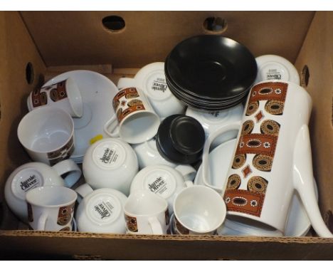 A TRAY OF JAMIE OLIVER CUPS AND SAUCERS &amp; JG MEAKIN COFFEE SET 