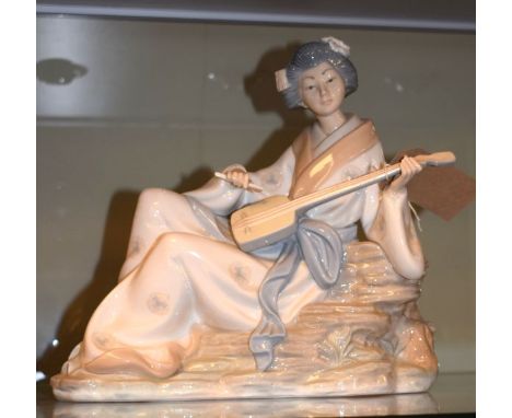 Nao figure - Japanese girl with Shamisen   Condition: 