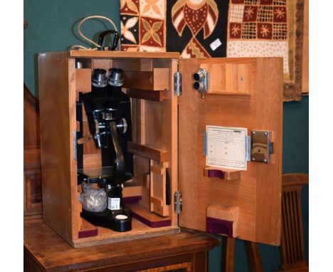 Leitz binocular microscope serial number 339595, cased   Condition: 