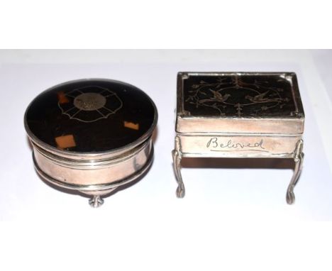 Edward VII silver rectangular trinket box, the hinged cover having an inset tortoiseshell panel with inlaid decoration depict