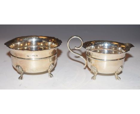 Elizabeth II silver sugar basin and matching cream jug, Birmingham 1967, combined weight 6.5oz approx   Condition: 
