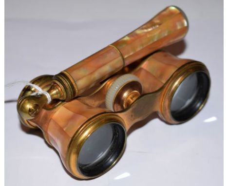 Pair of late 19th/early 20th Century French mother-of-pearl and gilt brass opera glasses by Jules Hautecouer of Paris, having