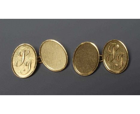 A PAIR OF 18CT GOLD OVAL CUFFLINKS, engraved with initials and with engine turning, Birmingham 1960, sponsor S J Rose, 16.4g 