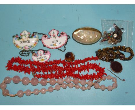 An enamelled "Gin" label,&nbsp;two others, "Sherry" and "Scotch", (both af), a Victorian banded agate and gilt metal bracelet