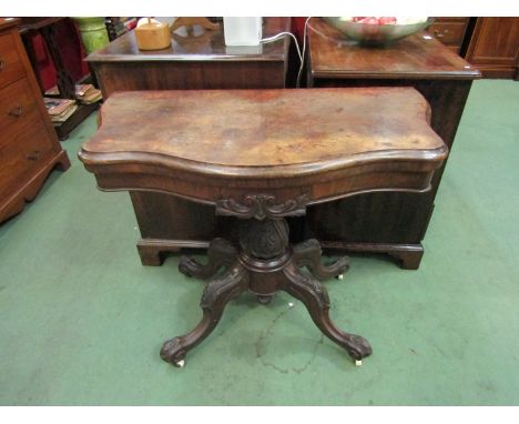 An Edwardian mahogany quatreform base card table with foliate design on ceramic castors, 90cm wide x 75cm high