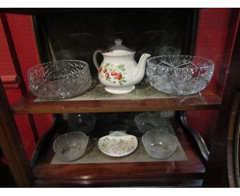 A set of four leaf design glass bowls, a Sadler strawberry design teapot, two glass fruit bowls and a shell design dish (8)