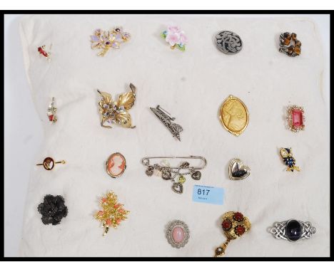 A collection of costume jewellery brooches to include cameo, celtic knot, enamel set etc ( total 19 )