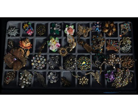 A fabulous collection of  37 costume jewellery brooches to include stone set, glass peacock, enamel set, swift, leaf, filigre