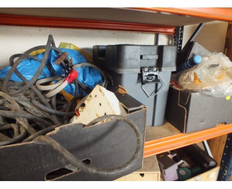 A TRAY OF TOOLS TO INCLUDE PAINT ROLLERS, TOOLBOX ETC