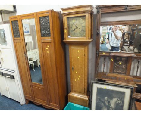 A MODERN OAK CASED LONGCASE CLOCK WITH BRASS FACE - MAKER THO MUDDLE - ROTHERFIELD ªH 191 cm. WEIGHTS / PENDULUM