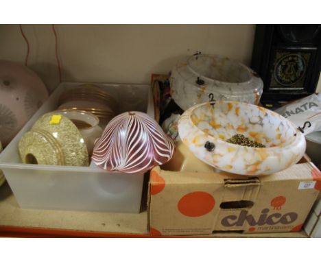 TWO TRAYS OF RETRO AND VINTAGE GLASS LIGHT SHADES 