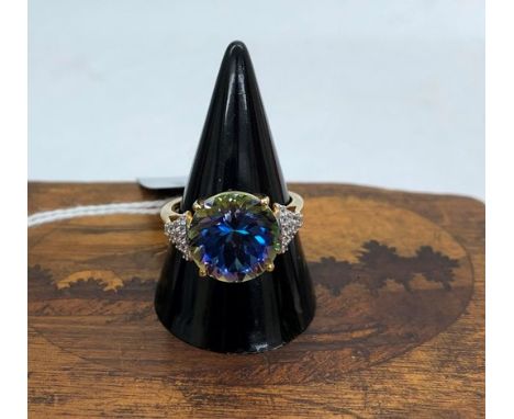 A 9ct gold multistone topaz ring