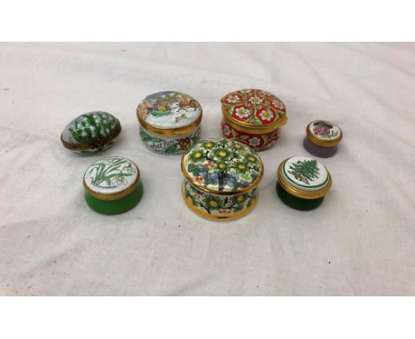 A quantity of pillboxes to inc Christmas examples by Spode, Crummles, design after Morris etc