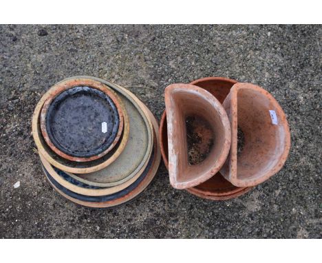 Mixed Lot: Various plant pots and ceramic saucers
