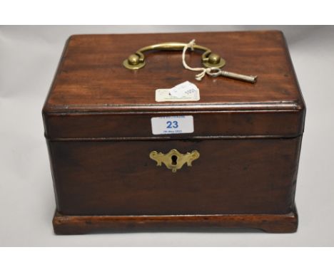 A Georgian tea caddy having an oak case with mahogany veneer and compartmental inner with velvet. Key included.
&nbsp;in good