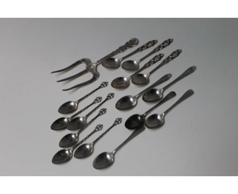 A COLLECTION OF HALLMARKED SILVER TO INCLUDE AN UNUSUAL SET OF SIX TEASPOONS WITH PIERCED FINIAL DEPICTING A BIRD FEEDING IT'