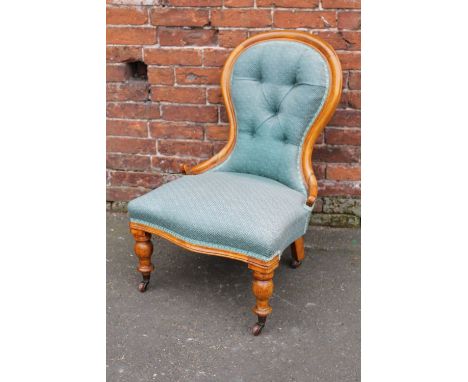 A VICTORIAN MAHOGANY SPOONBACK CHAIR, with button backed upholstery, raised on turned legs with castors
