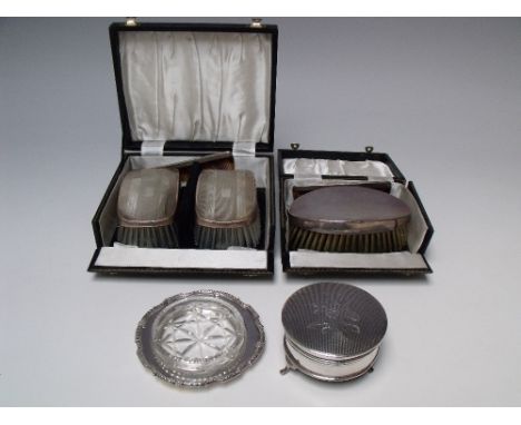 A HALLMARKED SILVER LIDDED JEWELLERY TRINKET BOX - BIRMINGHAM 1960, circular form, engine turned decoration to the hinged lid