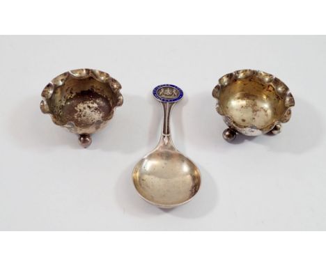 A pair of small circular frilled edge silver salts and silver masonic Creighton Lodge caddy spoon, Birmingham 1923, total 42g