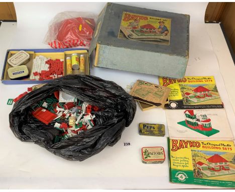 Boxed Bayko Building Set, Mixed loose Bayko parts and instruction manuals