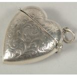 A Stirling silver heart shaped vesta case, 4cm.