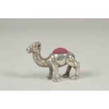 A silver camel pin cushion, 2.5cm.