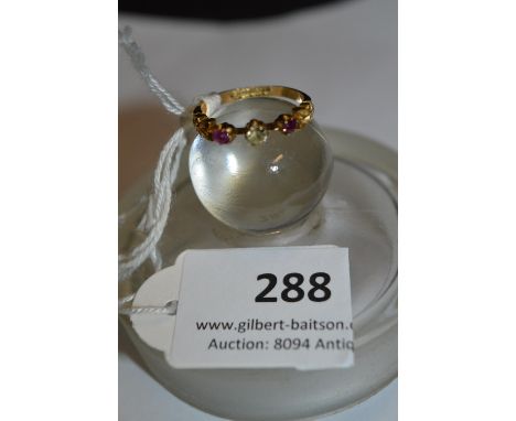 18ct Gold Dress Ring - 2.2g with Diamond