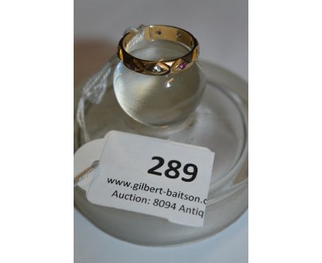 9ct Gold Dress Ring 2.6g with Cubic Zirconias