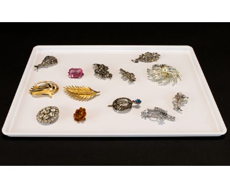 A Very Good Collection of Vintage Stone Set Brooches ( 12 ) In Total. Some with Makers Mark and Monograms. Various Designs / 