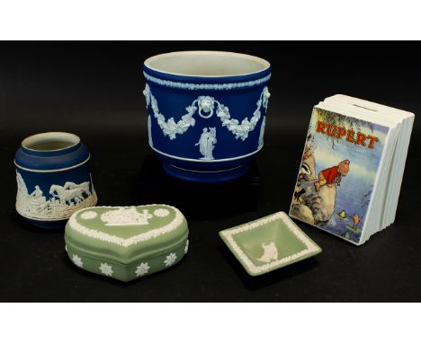 Collection of Wedgwood Ceramics - In There Signature Blue and White Design. ( 4 ) Items In Total. Comprises Planter, Pin Dish