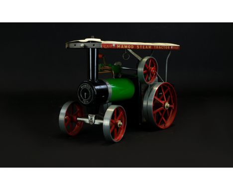 Mamod TE1A Steam Tractor Model Vintage tractor by Mamod, unboxed but in very good condition. 11 inches in length, 7 inches hi
