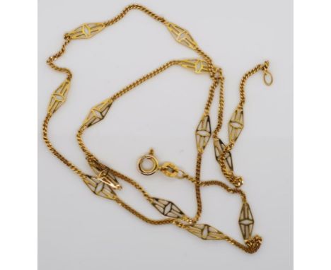 9ct yellow gold curb and fret panel chain marked 9k Italy, 45cm length. 3 grams weight.