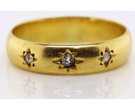 Antique 18ct gold diamond ring. three star set old cut diamonds. Marked 18ct approx 4.6 grams, ring size R