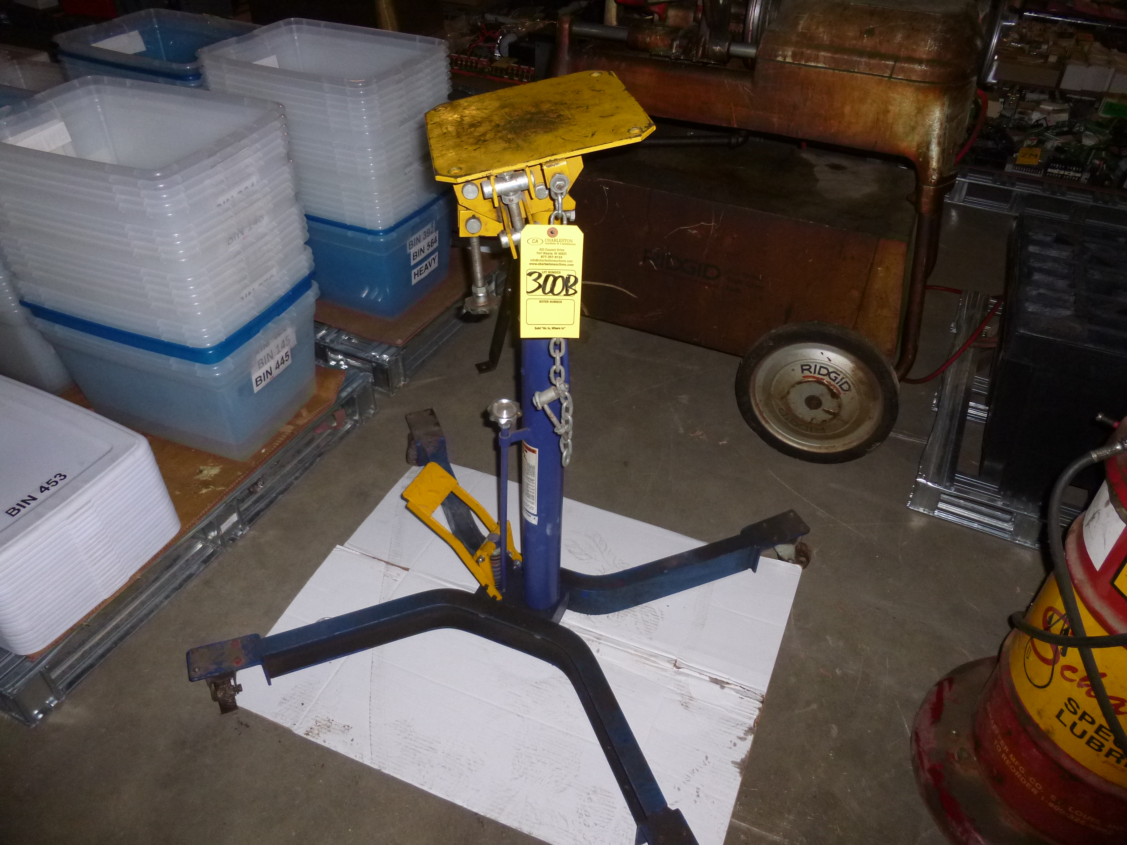 Napa Transmission jack model 7917100, 1000lb transmission jack