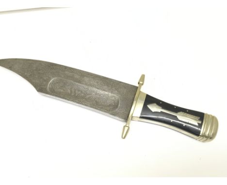An American vintage Bowie Knife with an inlaid horn grip inlaid with an arrow symbol and Damascus blade.