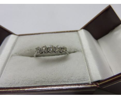 5 STONE DIAMOND RING, 18ct white gold ring set 5 diamonds, size Q/R